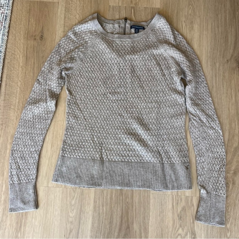 American Eagle Beige Sweater